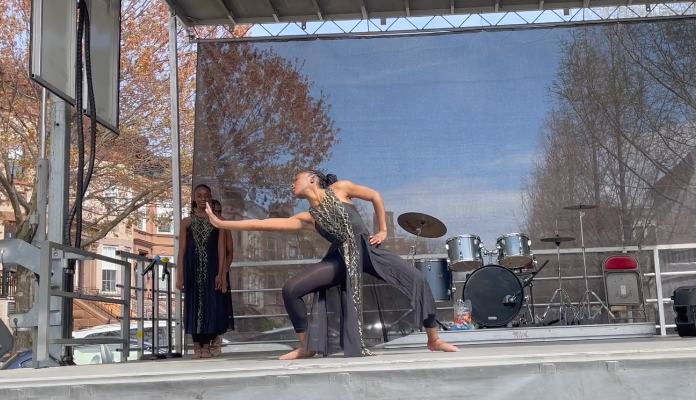 girl dancing on stage